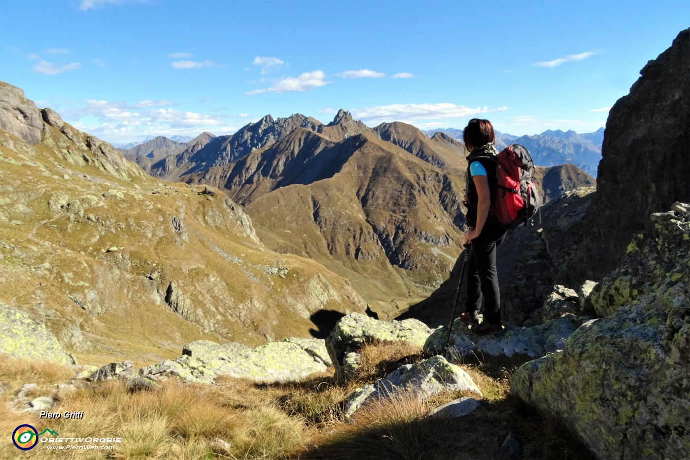49 Dalla Bocchetta di Valle Pianella (2210 m) vista sulla Val Salmurano.JPG -                                